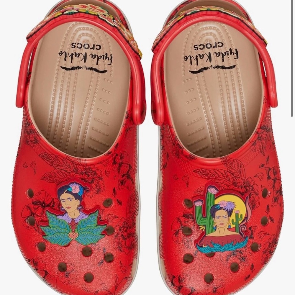ISOOOOOOOO CROCS